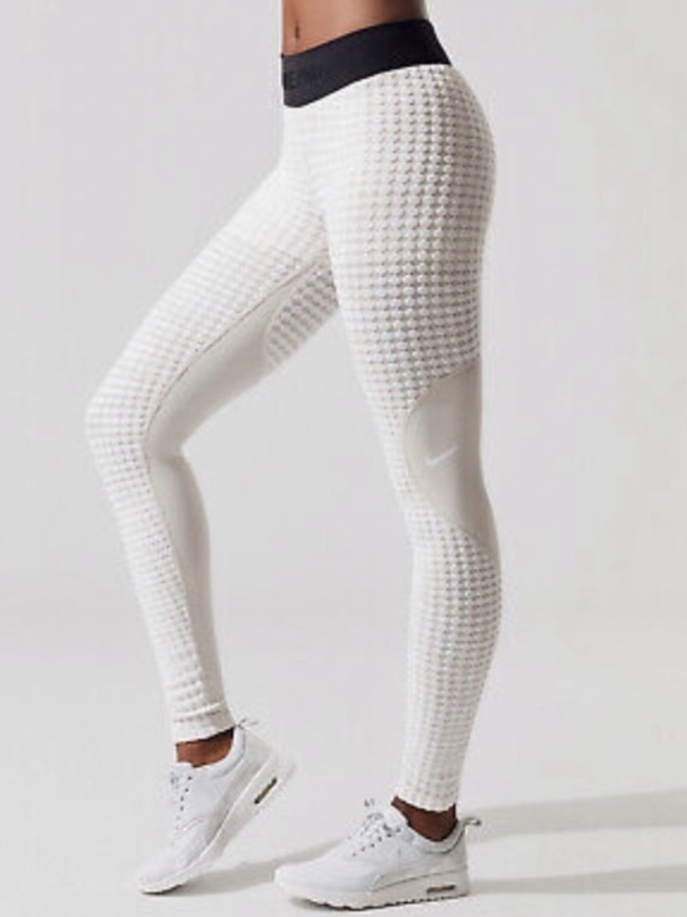 Nike Pro Hyperwarm Leggings Women’s Size M Desert Sand Beige Textured Athletic